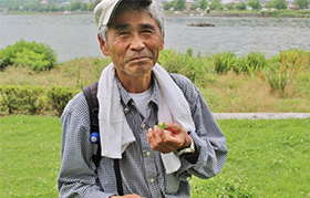 作品:幸運や 諏訪湖千週周って 四葉のクローバー